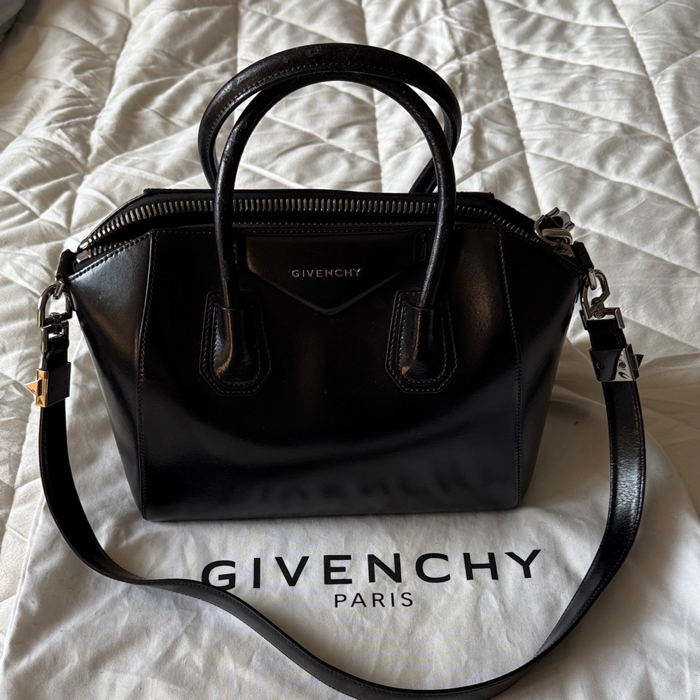 GIVENCHY Shiny Lord Calfskin Small Antigona in Black